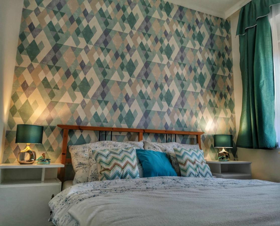 Foglal-Lak Apartman Егер Екстериор снимка