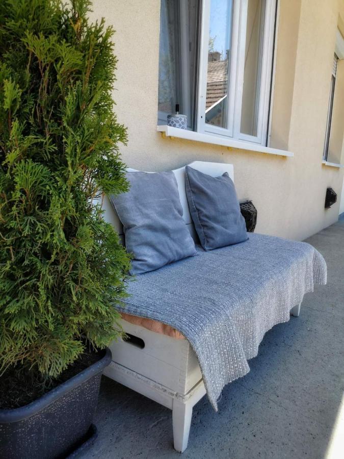 Foglal-Lak Apartman Егер Екстериор снимка