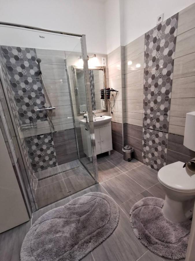Foglal-Lak Apartman Егер Екстериор снимка