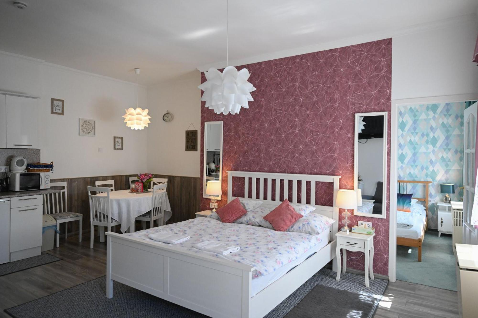 Foglal-Lak Apartman Егер Екстериор снимка